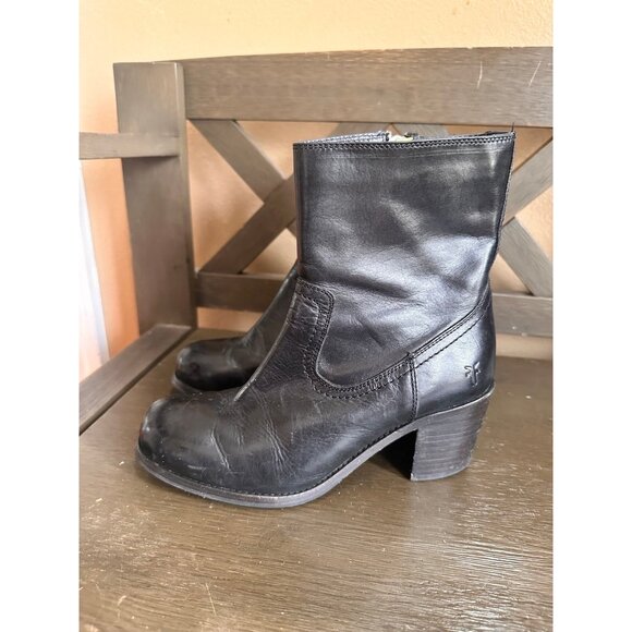 Shoes - Women’s frye kendall zip short black boots size 6.5